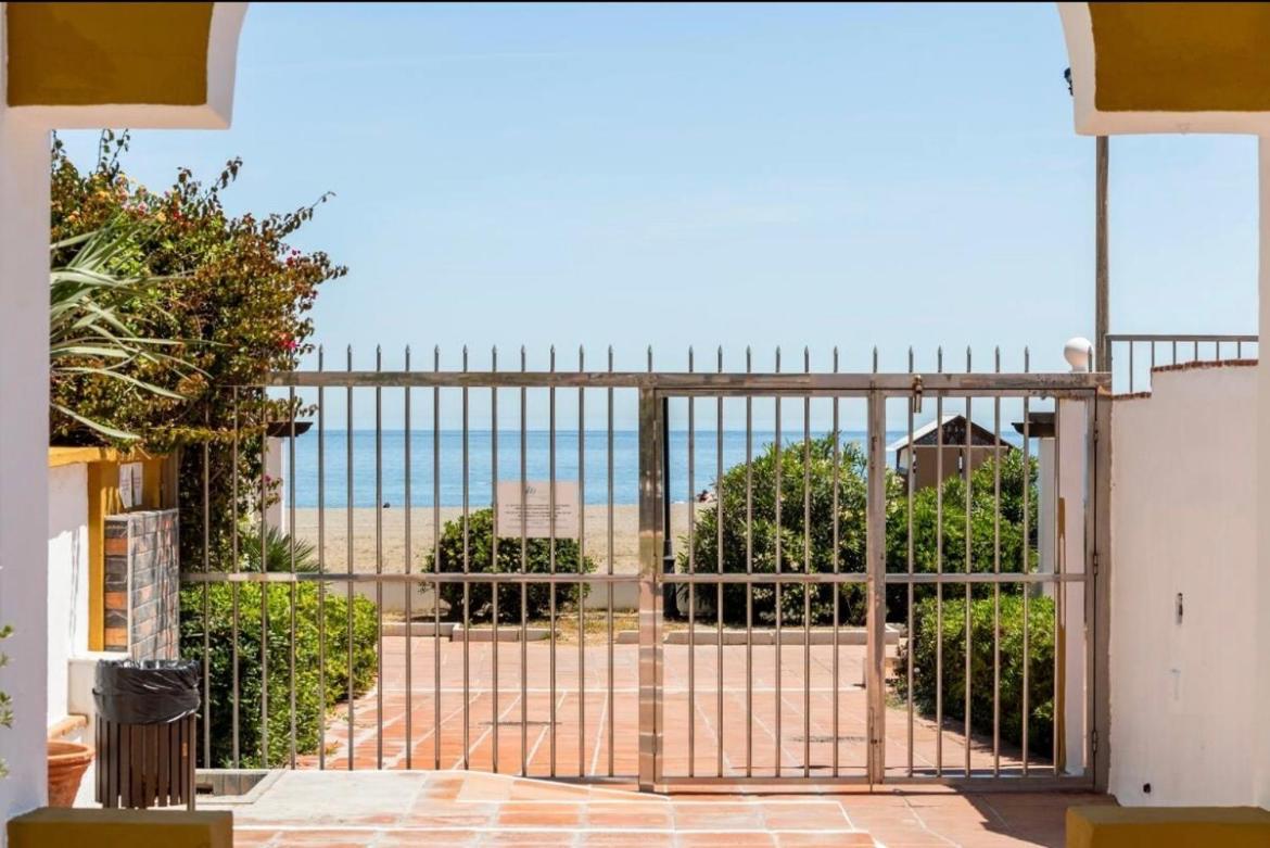 Personal Y Coqueto En Primerisima Linea De Playa, En La Costa Del Sol. Puerto De La Duquesa Кастильо-де-Сабинильяс Экстерьер фото